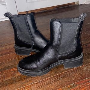 Fall Chelsea/combat boot, barely worn